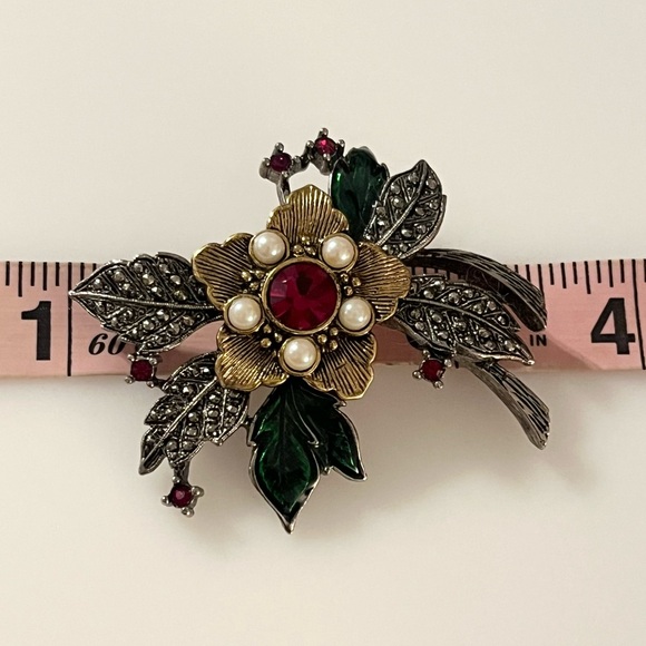 Vintage Avon Poinsettia with Rhinestone and Faux Pearl Accent Brooch Pin - Picture 14 of 16